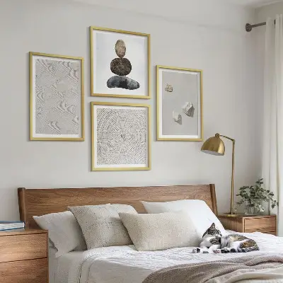 Paveikslų kompozicija ant sienos modernūs smėlio spalvos akmenų motyvai