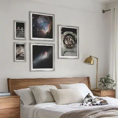 Sieninė paveikslų galerija astronautai nusileidžia Mėnulio paviršiuje