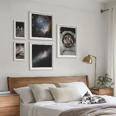 Sieninė paveikslų galerija astronautai nusileidžia Mėnulio paviršiuje