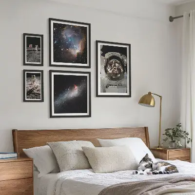 Sieninė paveikslų galerija astronautai nusileidžia Mėnulio paviršiuje