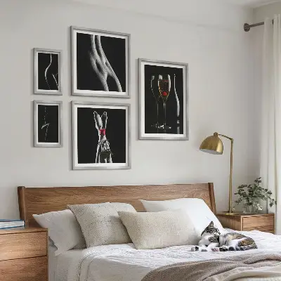 Paveikslų rinkinys miegamajam elegantiški modernūs juodos ir raudonos spalvos akcentai