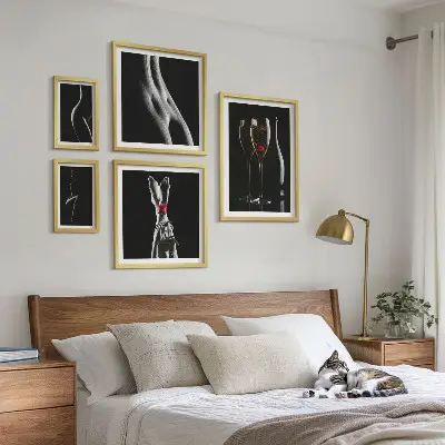 Paveikslų rinkinys miegamajam elegantiški modernūs juodos ir raudonos spalvos akcentai