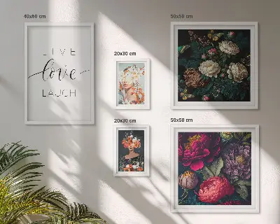 Sieninė paveikslų galerija su motyvaciniais gėlių šūkiais