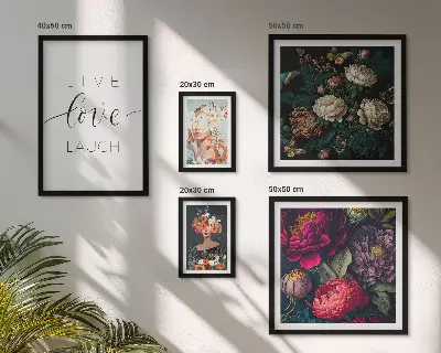 Sieninė paveikslų galerija su motyvaciniais gėlių šūkiais