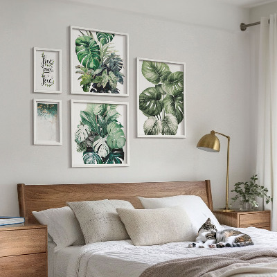 Paveikslų rinkinys miegamajam Augalų motyvai cituoja abstrakciją