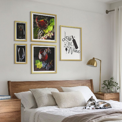 Sieninė paveikslų galerija Stilingas vynas ir aksesuarai