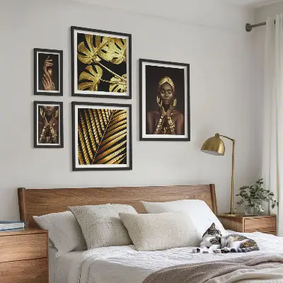 Paveikslų rinkinys miegamajam su glamūrinio stiliaus moterų portretais gamtoje
