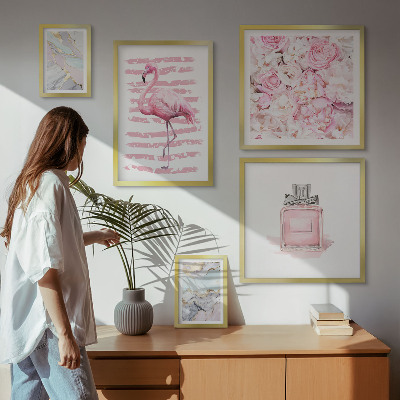 Paveikslų rinkinys miegamajam Stilingi rožiniai akcentai su flamingo gėlėmis