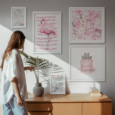 Paveikslų rinkinys miegamajam Stilingi rožiniai akcentai su flamingo gėlėmis