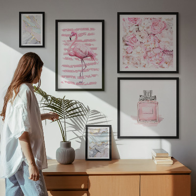 Paveikslų rinkinys miegamajam Stilingi rožiniai akcentai su flamingo gėlėmis