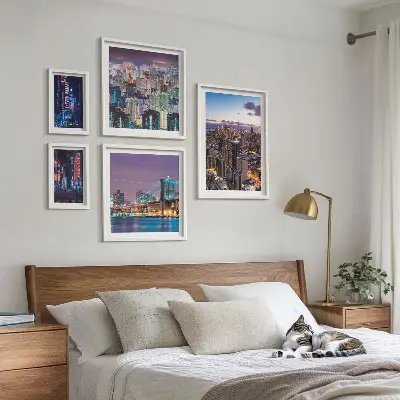 5 paveikslų rinkinys neoninių šviesų naktiniai miesto peizažai su rėmais