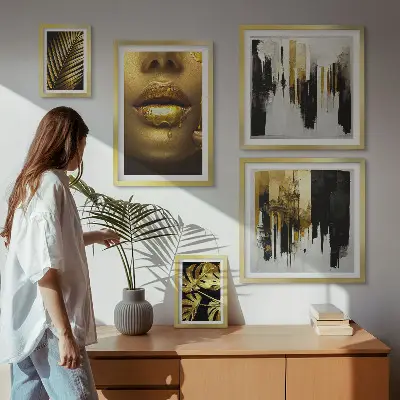 Sieninė paveikslų galerija su glamūrinio stiliaus augalų motyvais