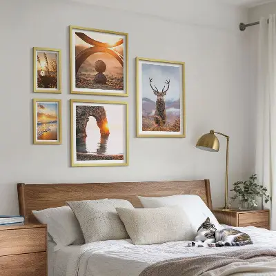 Sieninė paveikslų galerija su harmoningais laukiniais gyvūnais gamtoje