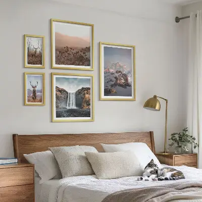 Paveikslų rinkinys miegamajam su kalnų peizažais ir laukiniais gyvūnais
