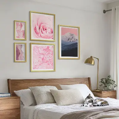 5 paveikslų rinkinys su rėmais rožiniai peizažai su šiuolaikinėmis gėlėmis