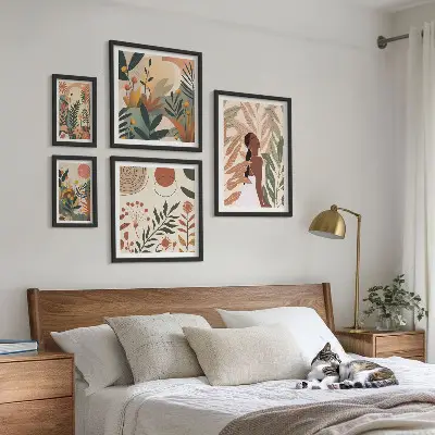Paveikslų rinkinys miegamajam boho stiliaus su augalų motyvais