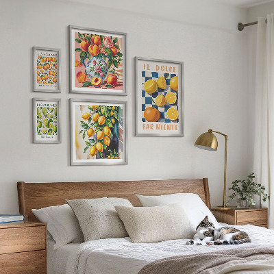 Sieninė paveikslų galerija Citrusinių vaisių retro virtuvėje