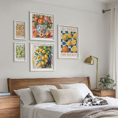 Sieninė paveikslų galerija Citrusinių vaisių retro virtuvėje
