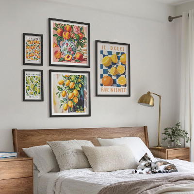 Sieninė paveikslų galerija Citrusinių vaisių retro virtuvėje