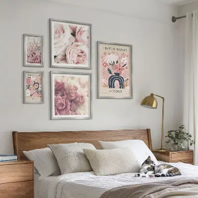 Sieninė paveikslų galerija gėlių boho stiliaus dekoracijos