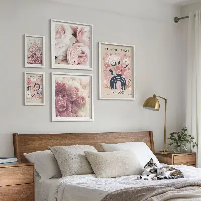 Sieninė paveikslų galerija gėlių boho stiliaus dekoracijos