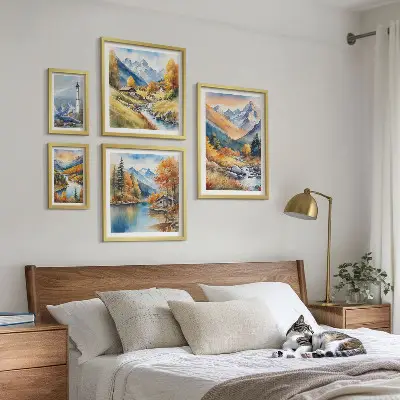 Sieninė paveikslų galerija kalnų upės švyturio motyvas
