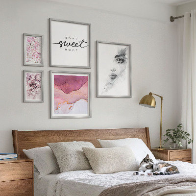 Sieninė paveikslų galerija Moterų portretai, gėlės, pastelė