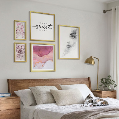 Sieninė paveikslų galerija Moterų portretai, gėlės, pastelė