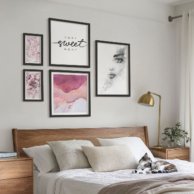Sieninė paveikslų galerija Moterų portretai, gėlės, pastelė