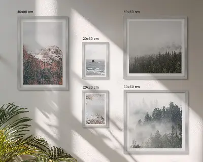 Sieninė paveikslų galerija su kalnų, miškų ir debesų peizažais