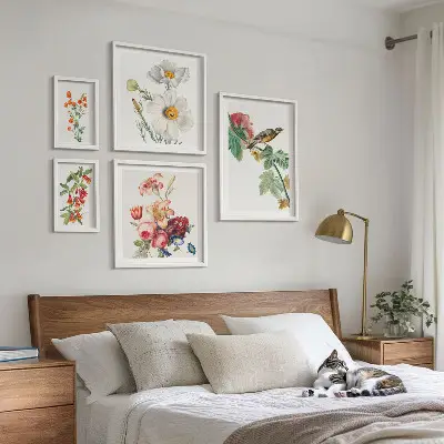 Sieninė paveikslų galerija vintažinės gėlių ir paukščių dekoracijos