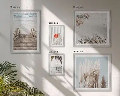 Sieninė paveikslų galerija su paplūdimio ir gamtos vaizdais