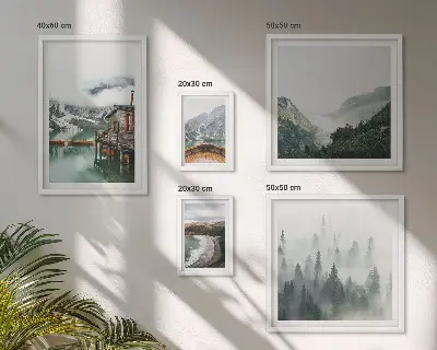 Sienų galerijos komplektas kalnų peizažai su namais ir vandeniu