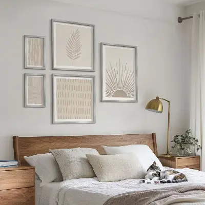 Sieninė paveikslų galerija stilingos gamtos geometrijos dekoracijos