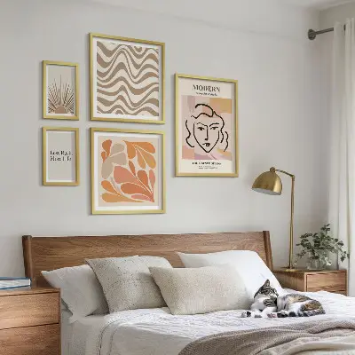 Sieninė paveikslų galerija modernaus abstraktaus stiliaus