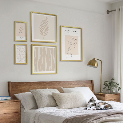 Sieninė paveikslų galerija Stilinga moterų ir augalų grafika