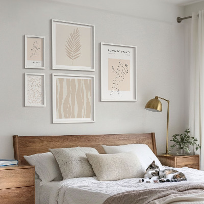 Sieninė paveikslų galerija Stilinga moterų ir augalų grafika