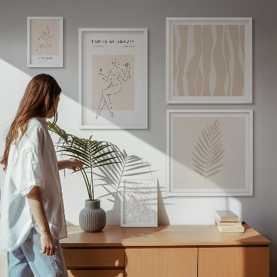 Sieninė paveikslų galerija Stilinga moterų ir augalų grafika