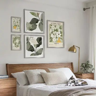 Sieninė paveikslų galerija su gėlių motyvais iš Londono, Dublino ir Tokijo