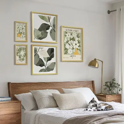 Sieninė paveikslų galerija su gėlių motyvais iš Londono, Dublino ir Tokijo