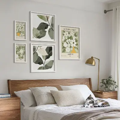 Sieninė paveikslų galerija su gėlių motyvais iš Londono, Dublino ir Tokijo