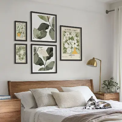 Sieninė paveikslų galerija su gėlių motyvais iš Londono, Dublino ir Tokijo