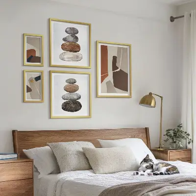 Sieninė paveikslų galerija abstraktaus bohemiško meno stiliaus