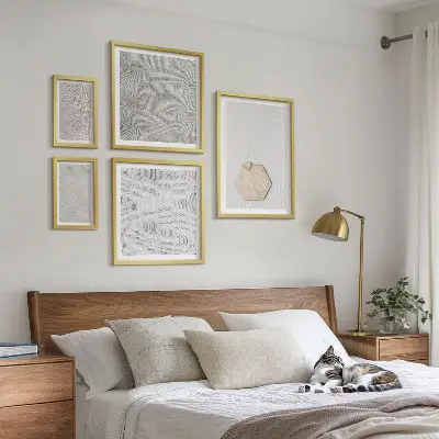 Paveikslų rinkinys miegamajam šviesaus bohemiško smėlio tekstūros