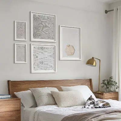 Paveikslų rinkinys miegamajam šviesaus bohemiško smėlio tekstūros