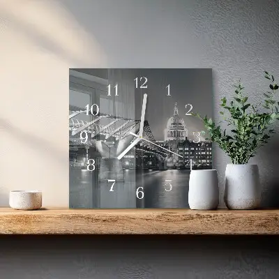 Kvadratinis laikrodis iš stiklo Horizontas