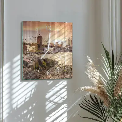 Kvadratinis laikrodis iš stiklo Tiltų miestas