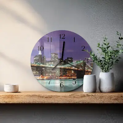 Apvalus laikrodis iš stiklo Tiltas horizonte