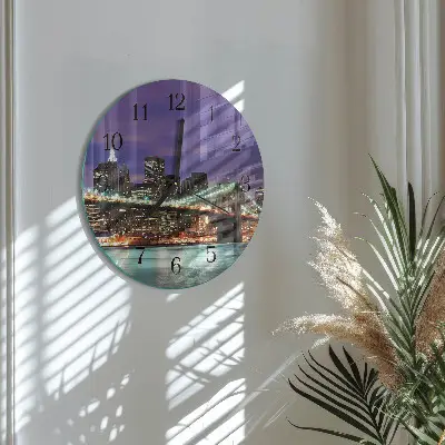 Apvalus laikrodis iš stiklo Tiltas horizonte