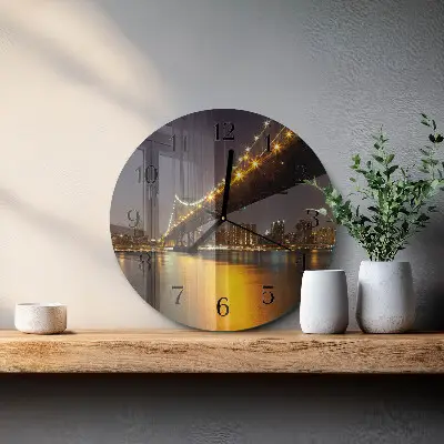 Apvalus laikrodis iš stiklo Tiltas horizonte